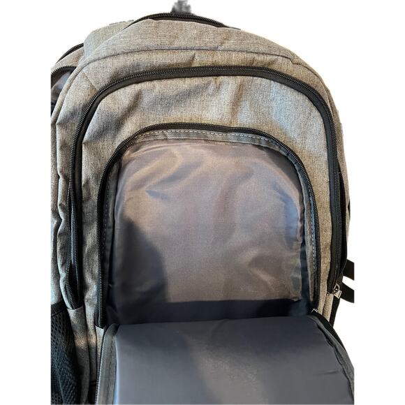 Cluci Gray 4 section padded Backpack - Picture 4 of 7
